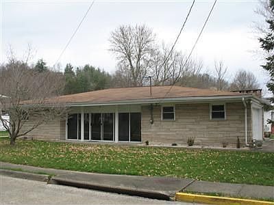 Another beautiful picture of the front of the house facing Allen Dr..