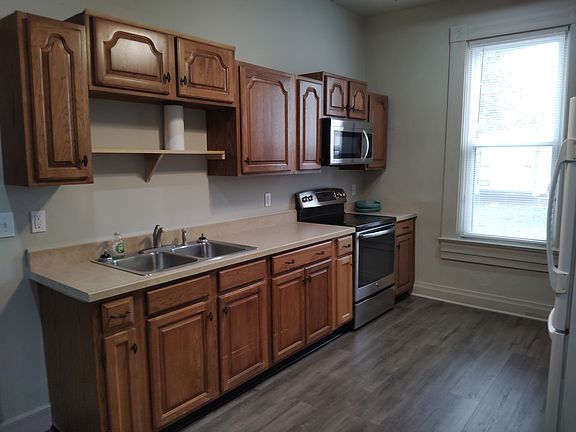 4th image of 956 East Ave APT 4