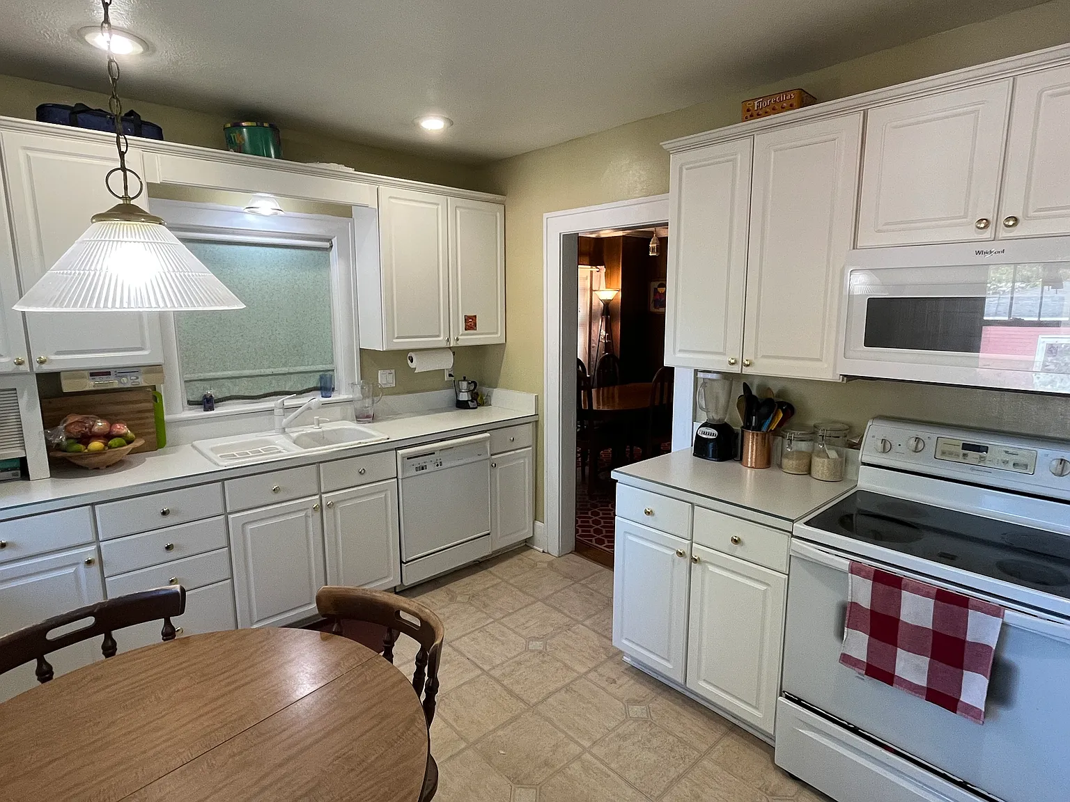 3 bed, 1.5 bath, 1770 sqft, $1,950 — Photo 3