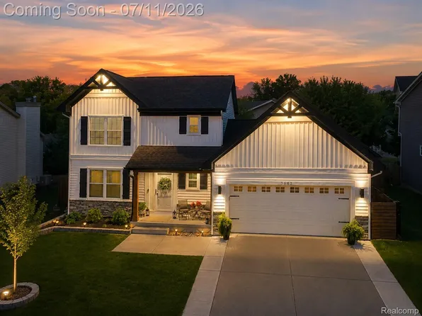 3682 Sugarbush Dr, Howell, MI 48843