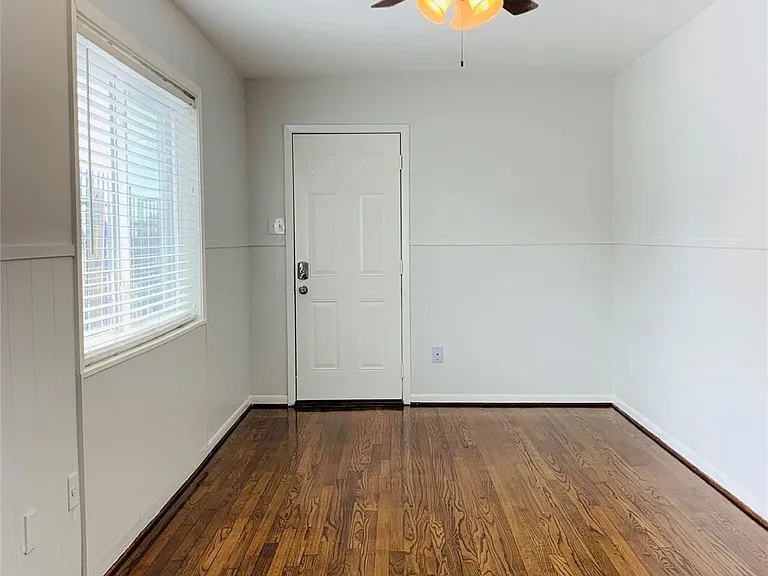 2221 Blodgett St — Photo 4