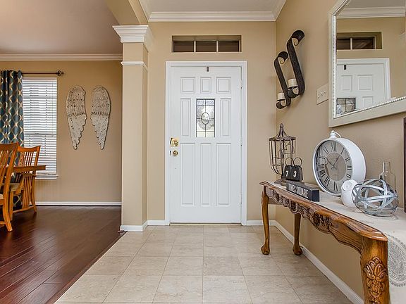 5th image of 5107 Shady Maple Dr