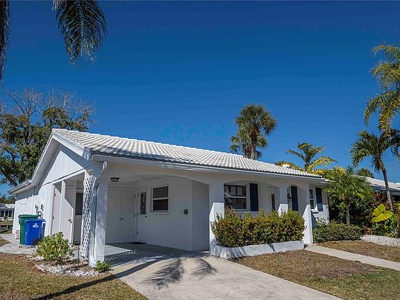 2nd image of 563 Spanish Dr S