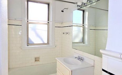 4th image of 1039 W North Shore Ave APT 2W