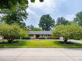 75 Shoreham Rd, Grosse Pointe Shores, MI 48236