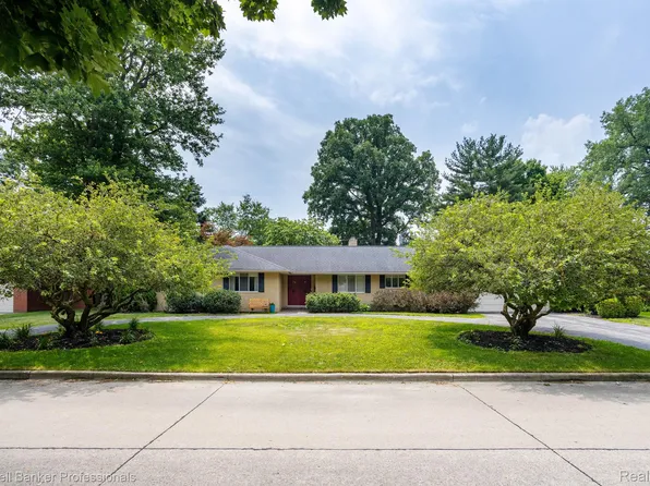75 Shoreham Rd, Grosse Pointe Shores, MI 48236