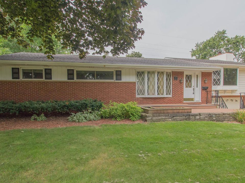 1st image of 2033 N 119th St