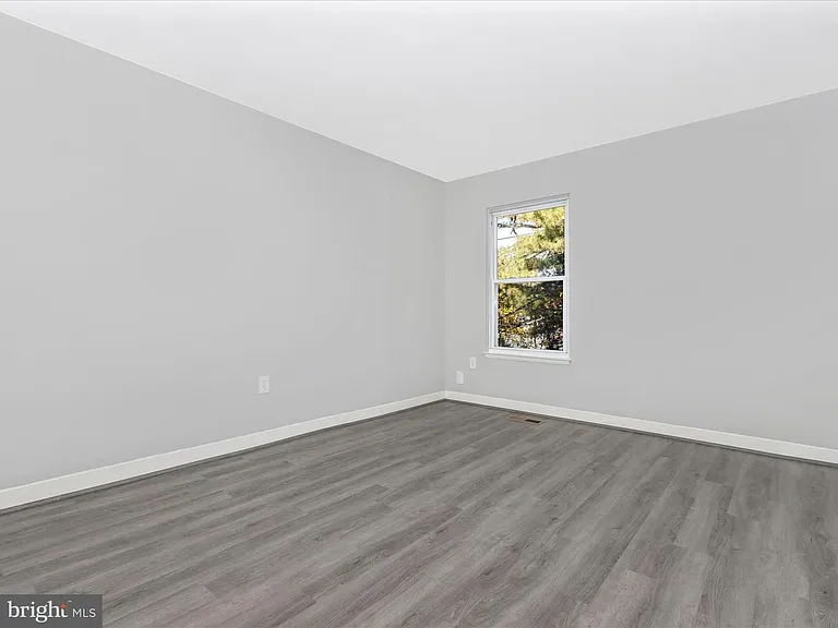 527 W Diamond Ave — Photo 9