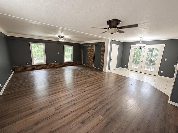 2nd image of 154 Berry St