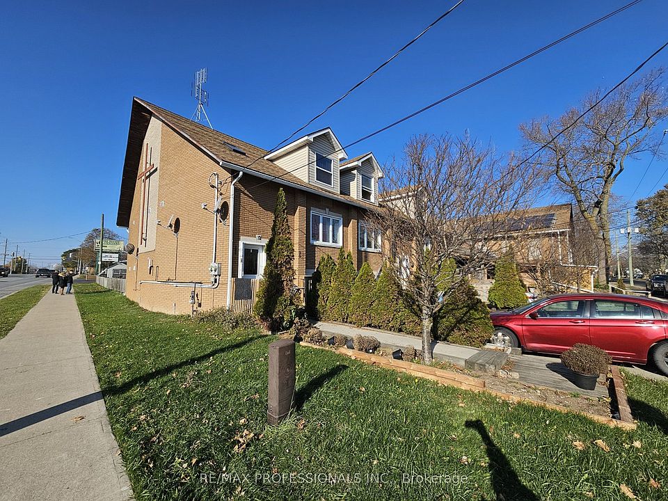 2nd image of 12 Erie St