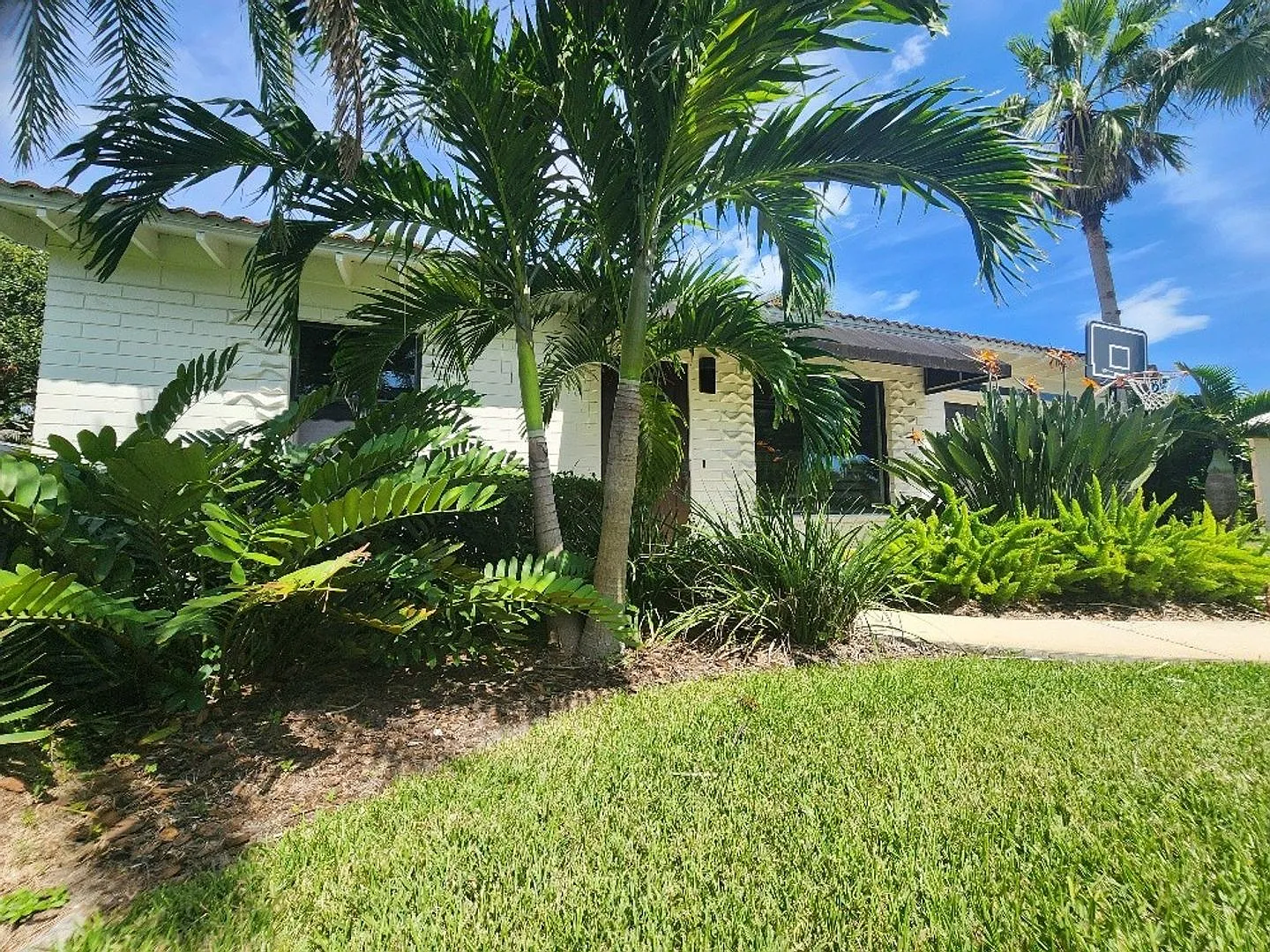 Charming 2 Bed 1 1/2 Bath Beachside Home — Photo 3