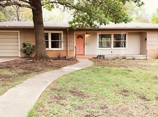 1042 Bluebonnet Dr, Kerrville, TX 78028