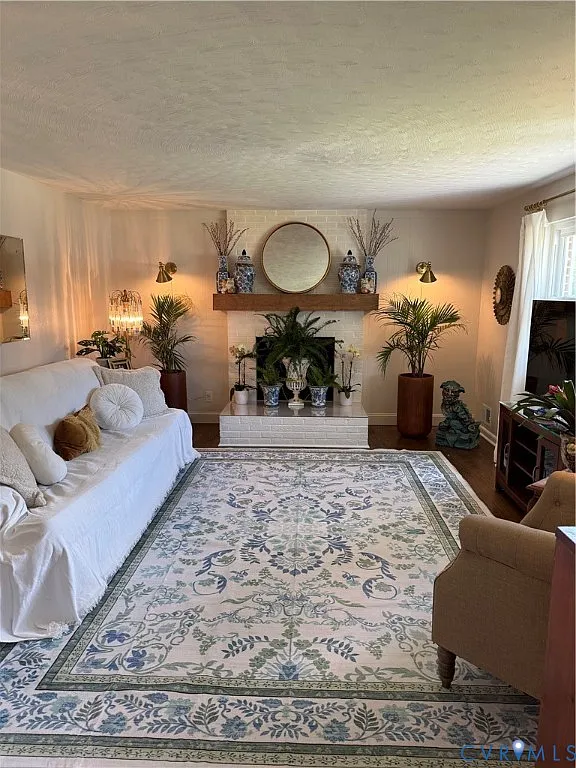 3 bed, 1.0 bath, 1980 sqft, $2,650 — Photo 2