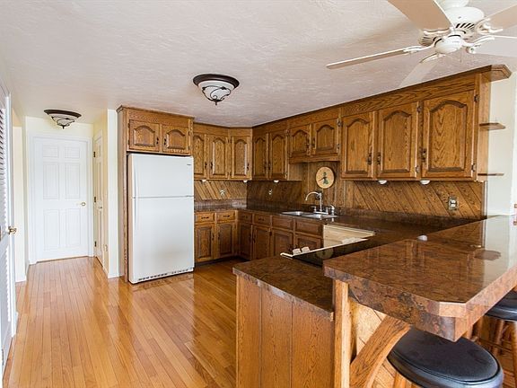 3rd image of 21-21 Beach Dr #22