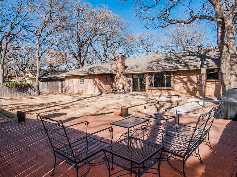 2947 Southridge Dr — Photo 4