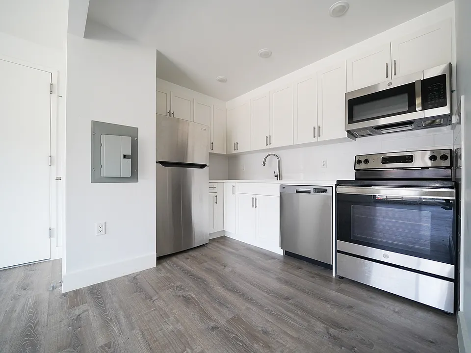 69-05 Ditmars Blvd #3E