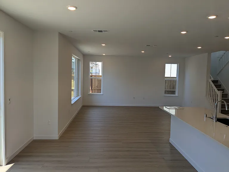 350 E Beatrice Ave — Photo 11