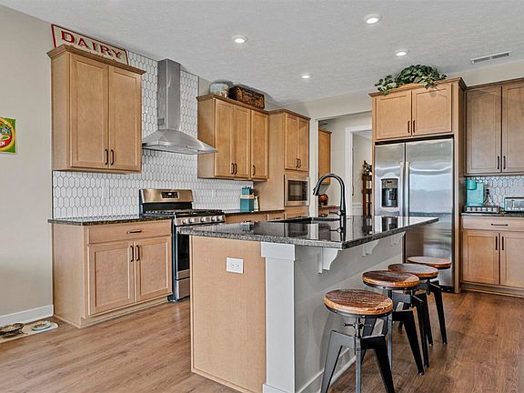 3rd image of 2766 Harton Ln