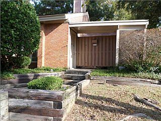 1st image of 200 Woodgreen Dr APT 32