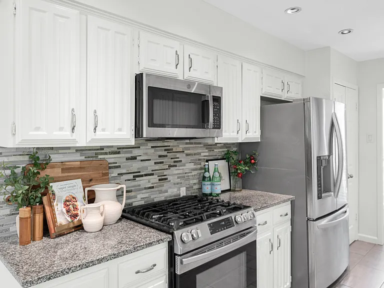 2600 Summertree Dr — Photo 11