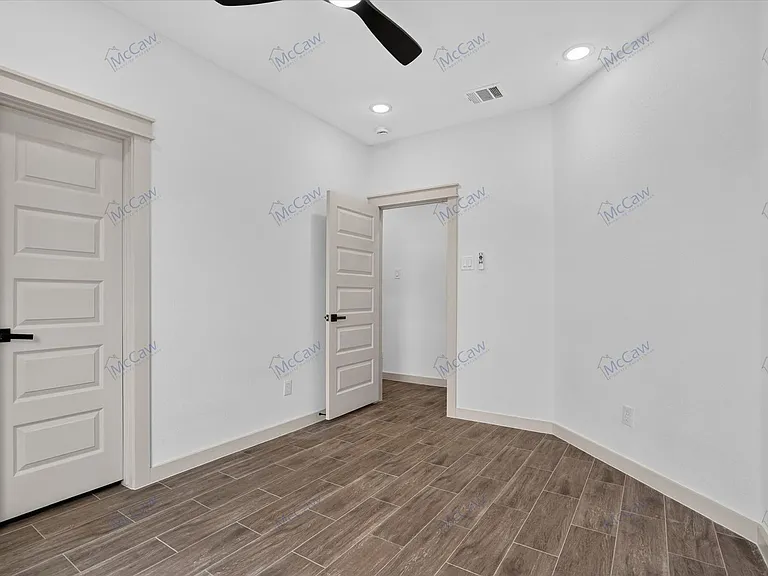 5849 Black Pine Cir — Photo 10