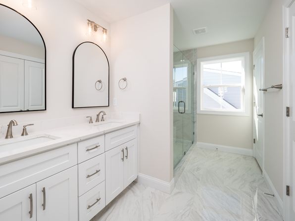 virginia-beach-virginia-402647318 picture