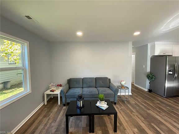 5th image of 519 Dunning St