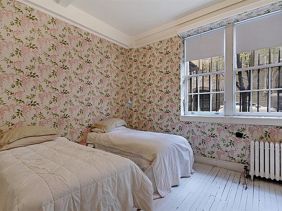 4th image of 131 E 66th St APT 1E