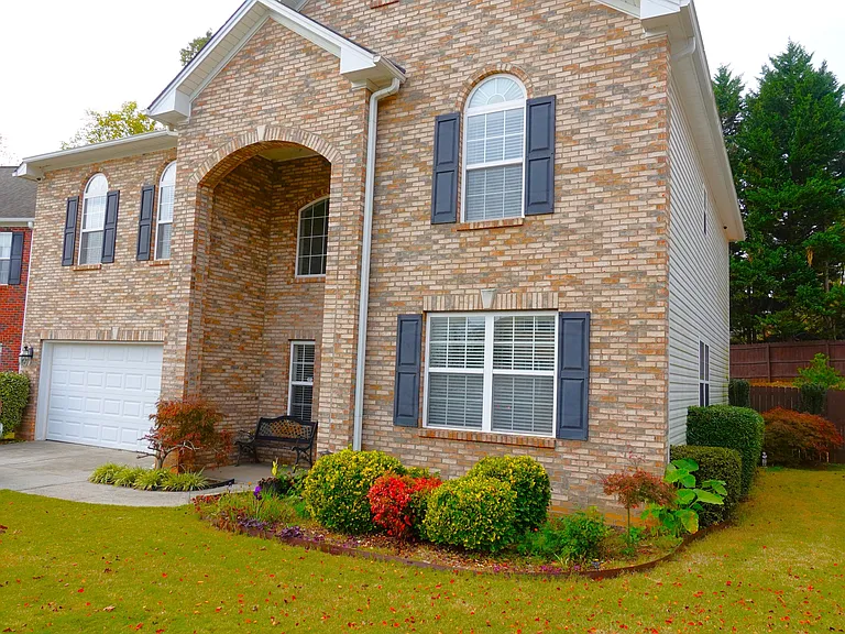 115 Roberts Hill Dr — Photo 2