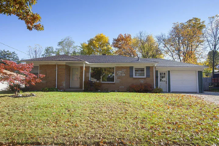 1506 Cornell Dr SE photo 1