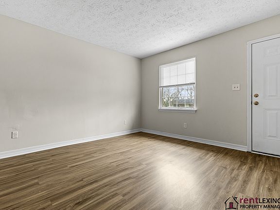 3rd image of 3966 Northampton Dr
