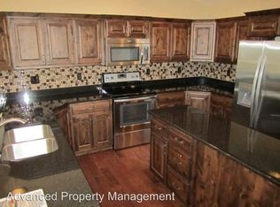 916 Newfoundland Dr, Manhattan, KS 66503