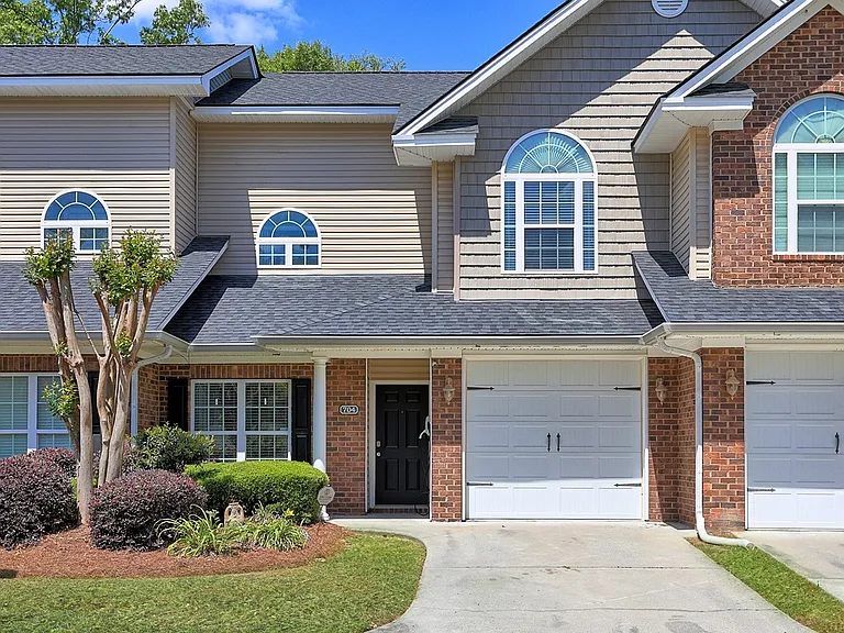 704 Kendal Ct — Photo 4
