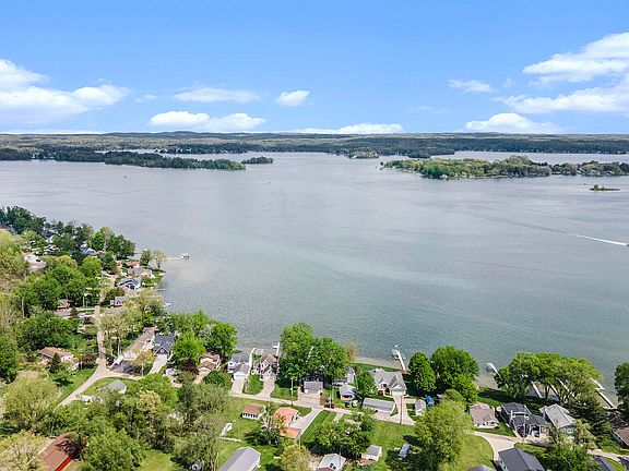 2nd image of 3664 Lakeshore Dr