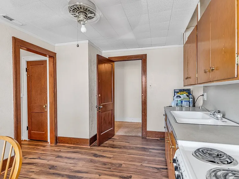 2118 Main St — Photo 4
