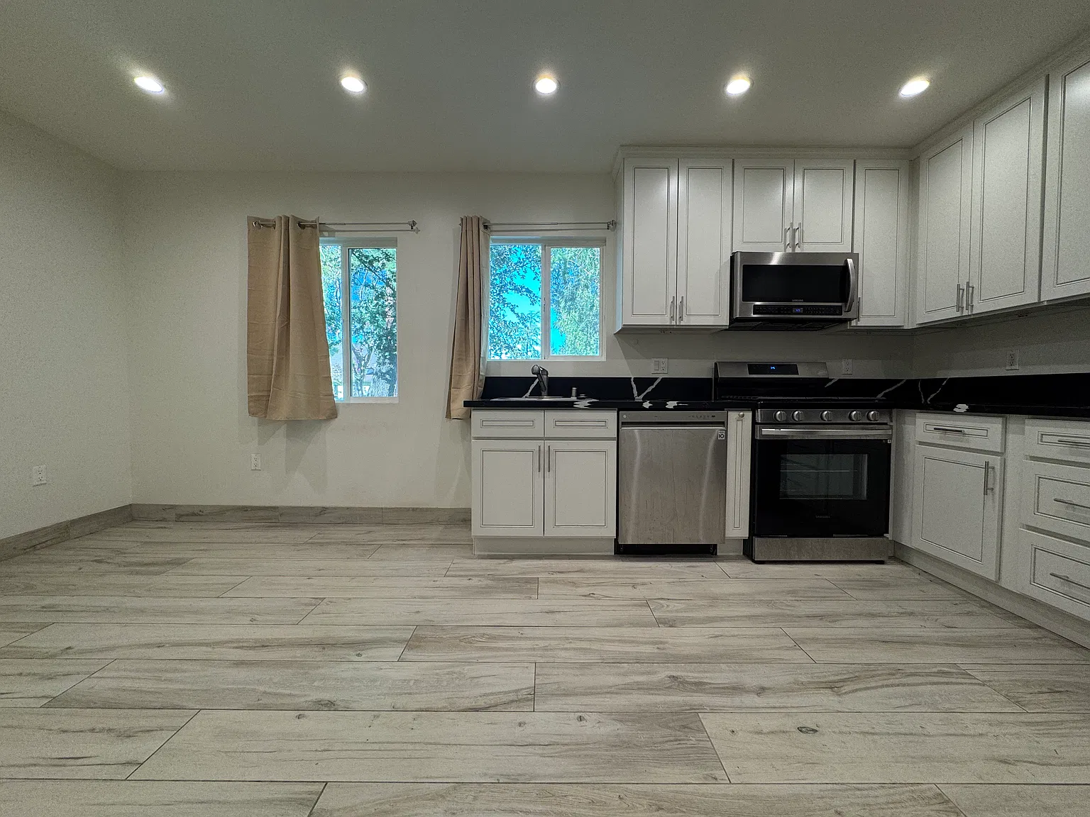 1 bed, 450 sqft, $2,395 — Photo 3