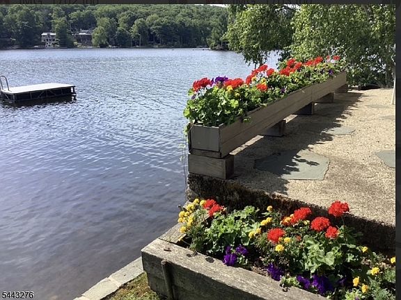 5th image of 2064 Lakeside Dr