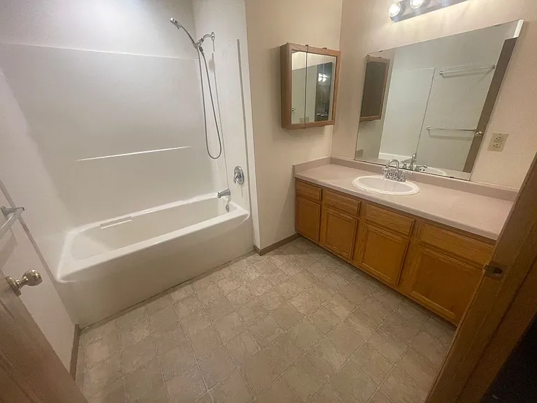 538-544 Partridge Ct. - 4 Unit — Photo 9