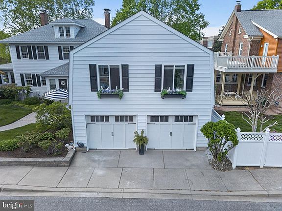 3rd image of 829 Savannah Rd