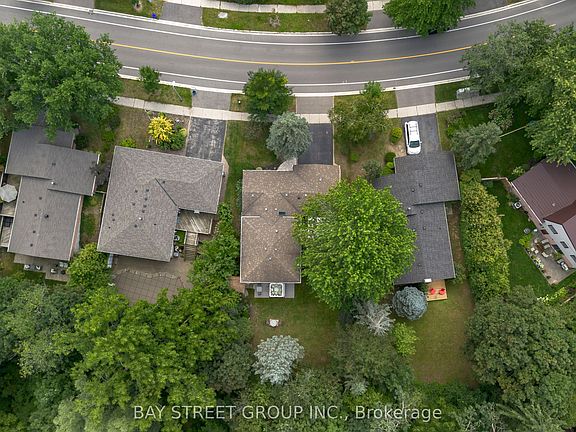 4th image of 2283 Devon Rd