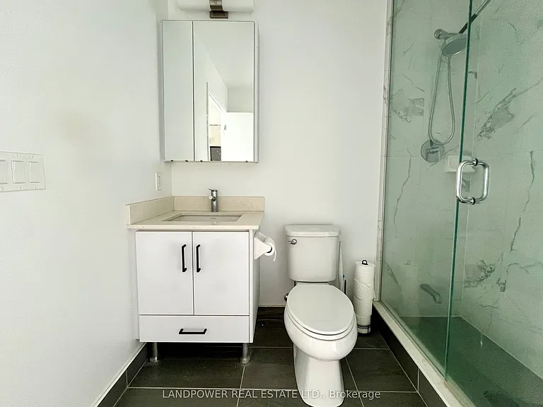 75 Oneida Cres #LPH02 — Photo 9
