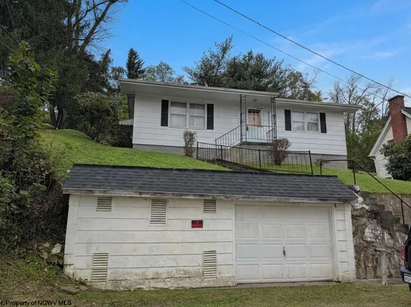119 High St, Shinnston, WV 26431