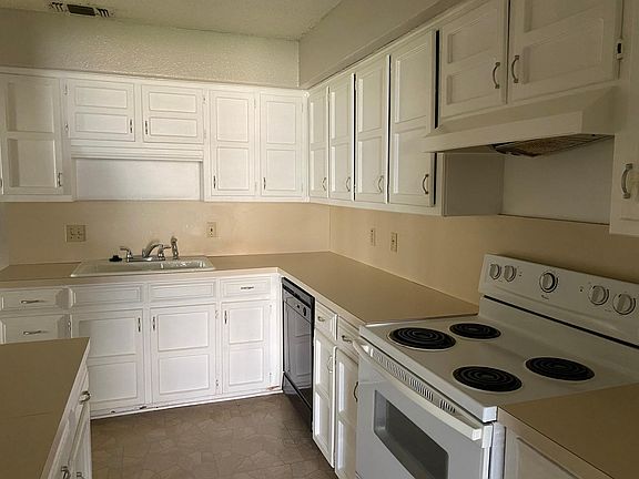 5th image of 104 Westpark Dr N #1