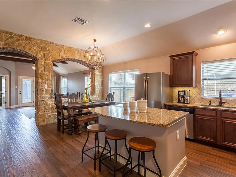 231 Archer Way — Photo 1