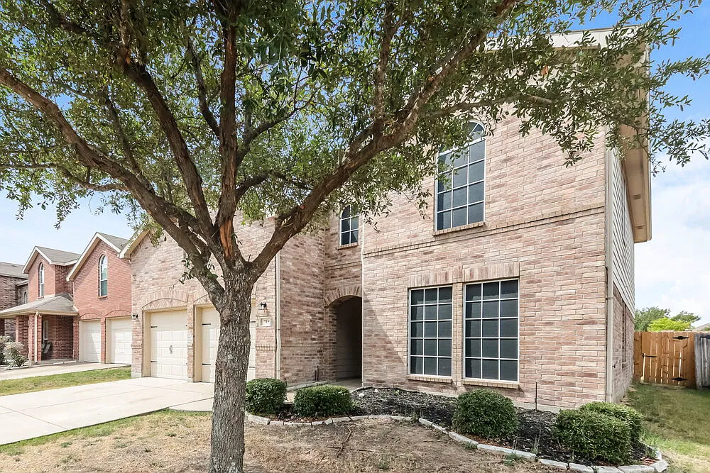 4 bed, 2.5 bath, 2705 sqft, $2,580 — Photo 4