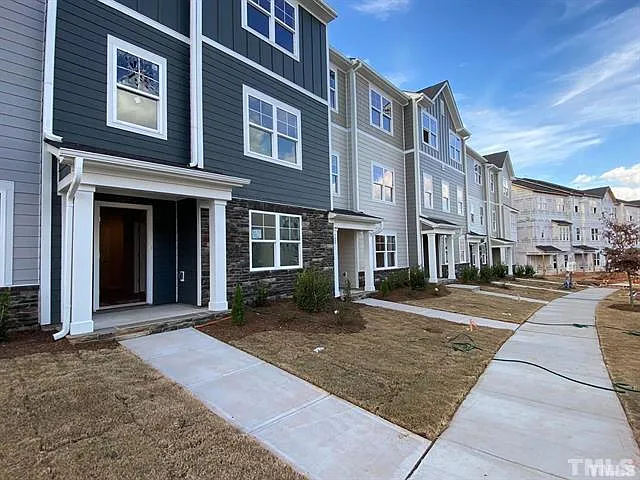 4 bed, 3.5 bath, 2191 sqft, $2,250 — Photo 3