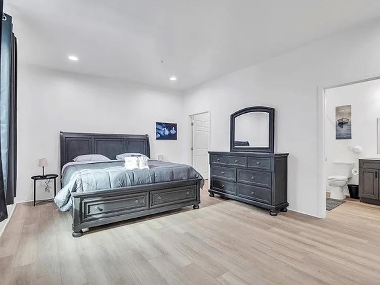 834 S Farmer Ave — Photo 21