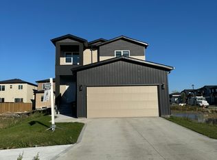 27 Mayer Dr, Winnipeg, MB R2R3B1