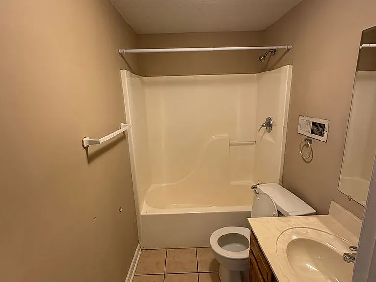 710 Cabell Dr — Photo 6