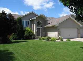 10969 Brittany Dr, Champlin, MN 55316